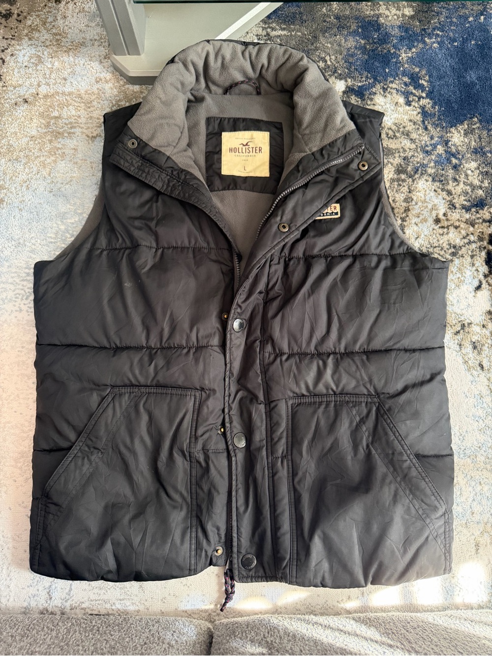 Hollister Men's Dark Black Quilted Puffer Vest